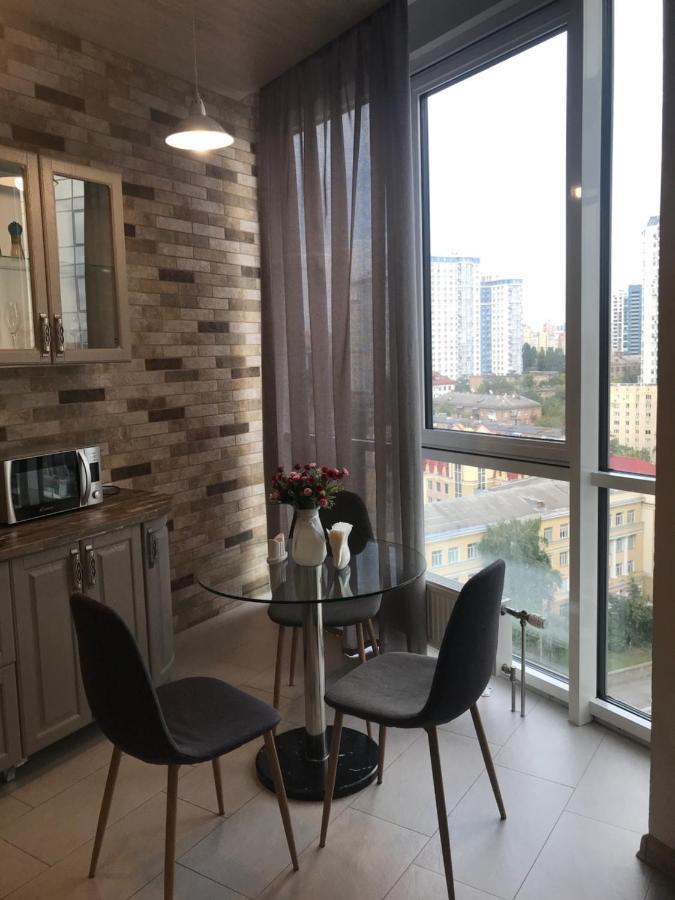 Apart Assistant On Smart Plaza Kiev Esterno foto