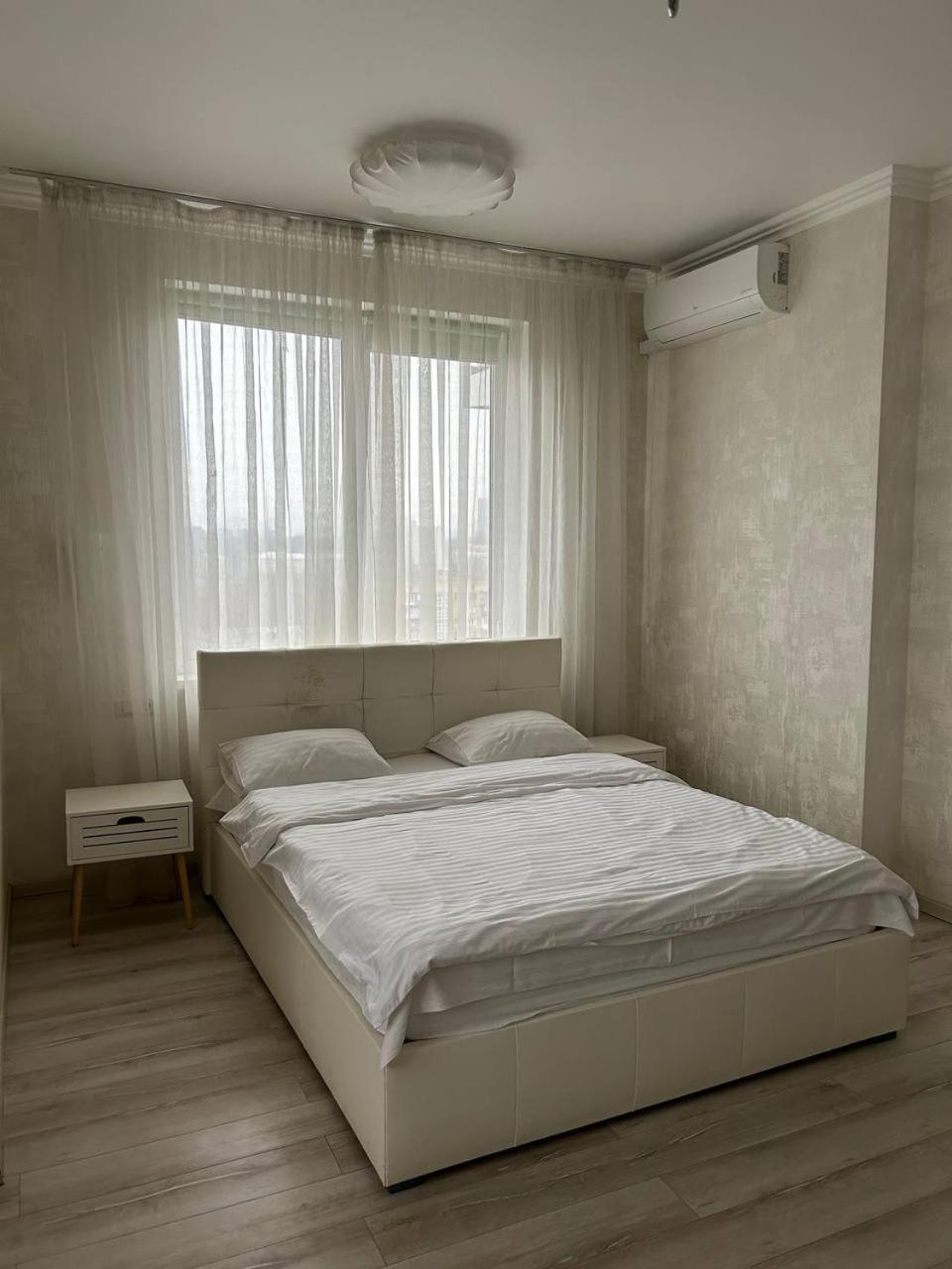 Apart Assistant On Smart Plaza Kiev Esterno foto